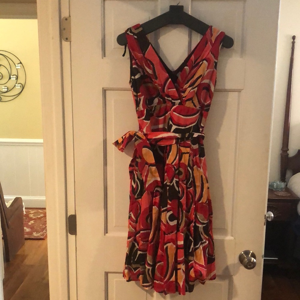 Dress - V-neck geometric design, size 6. .